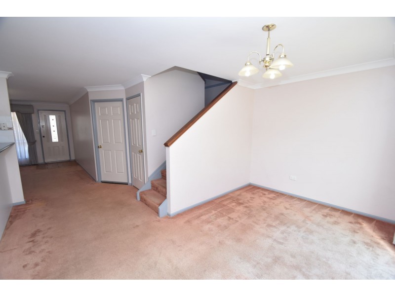 5/2 Roser Close, Kearneys Spring QLD 4350