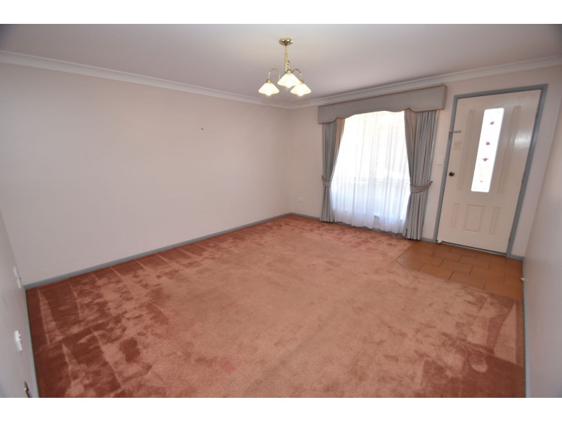 5/2 Roser Close, Kearneys Spring QLD 4350