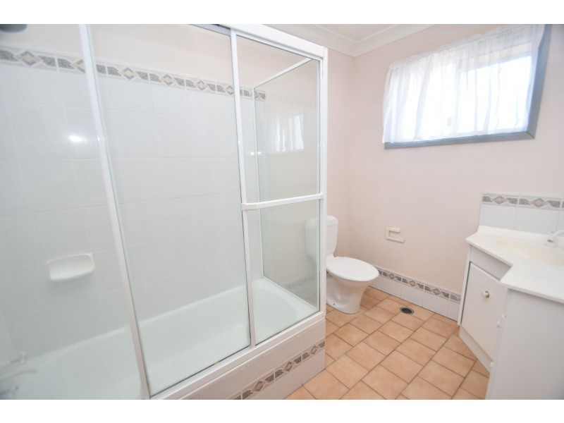 5/2 Roser Close, Kearneys Spring QLD 4350