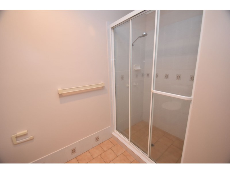 5/2 Roser Close, Kearneys Spring QLD 4350