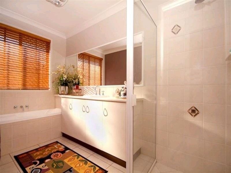 9 Prime Minister Drive, Middle Ridge QLD 4350