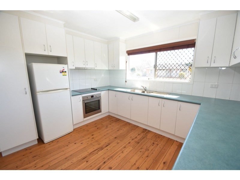 2 Sixth Avenue, Harristown QLD 4350