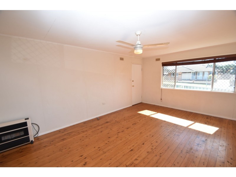 2 Sixth Avenue, Harristown QLD 4350