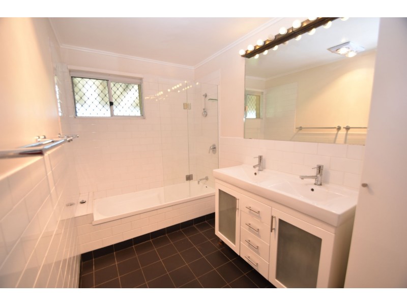 2 Sixth Avenue, Harristown QLD 4350