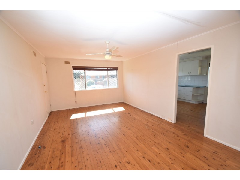 2 Sixth Avenue, Harristown QLD 4350