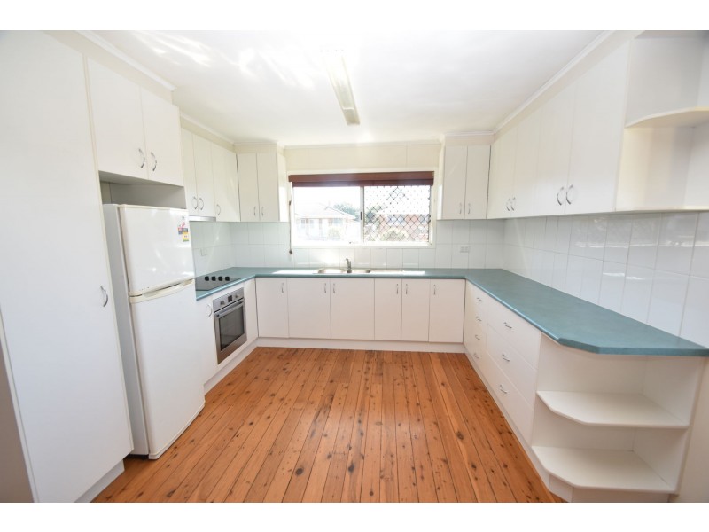 2 Sixth Avenue, Harristown QLD 4350