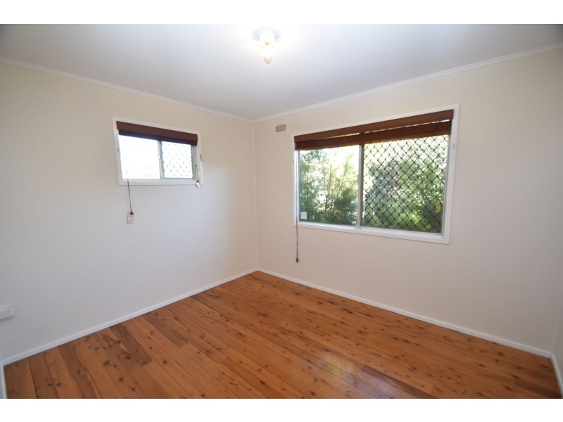 2 Sixth Avenue, Harristown QLD 4350