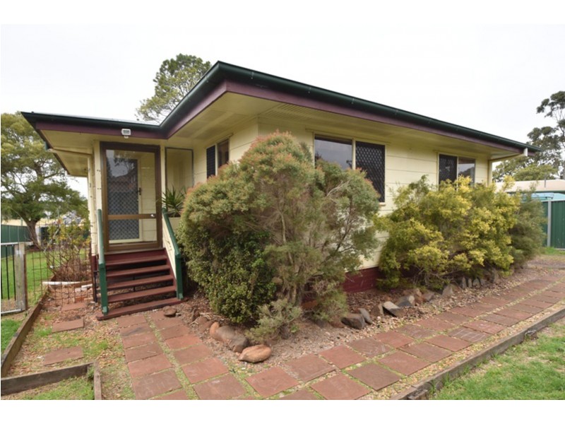 2 Sixth Avenue, Harristown QLD 4350