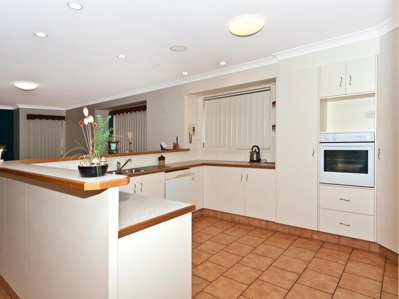 14 Wood Drive, Middle Ridge QLD 4350