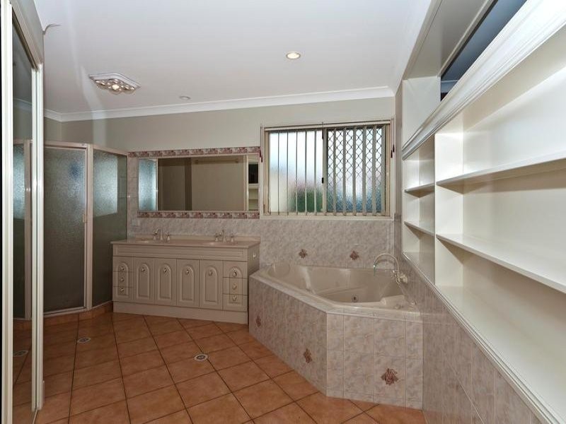 14 Wood Drive, Middle Ridge QLD 4350