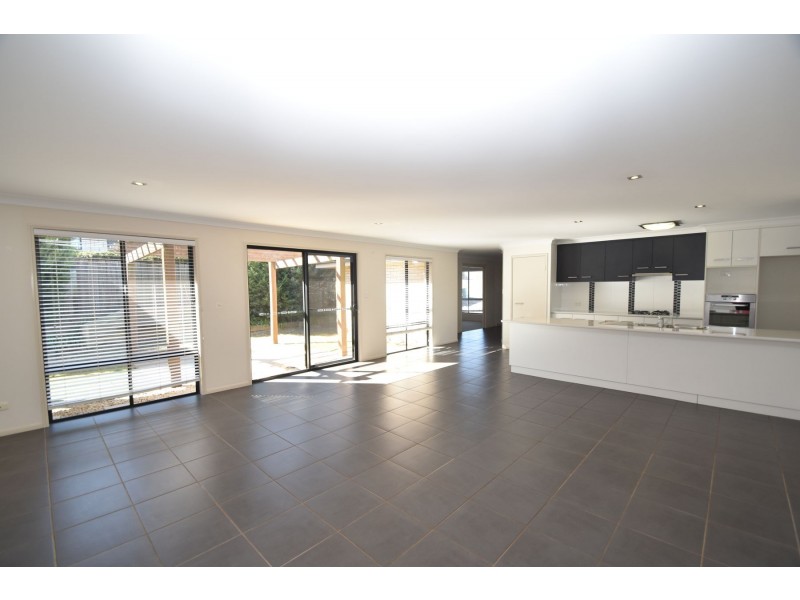 92 Smythe Drive, Highfields QLD 4352