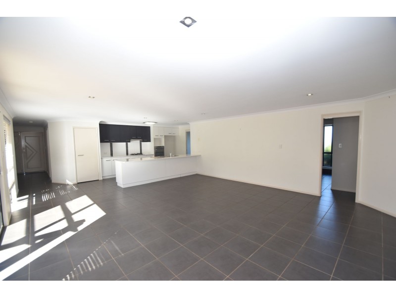 92 Smythe Drive, Highfields QLD 4352