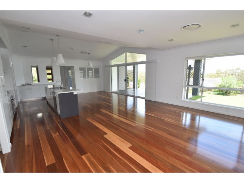 24 Piccadilly Court, Mount Lofty QLD 4350