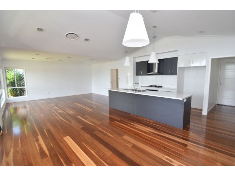 24 Piccadilly Court, Mount Lofty QLD 4350