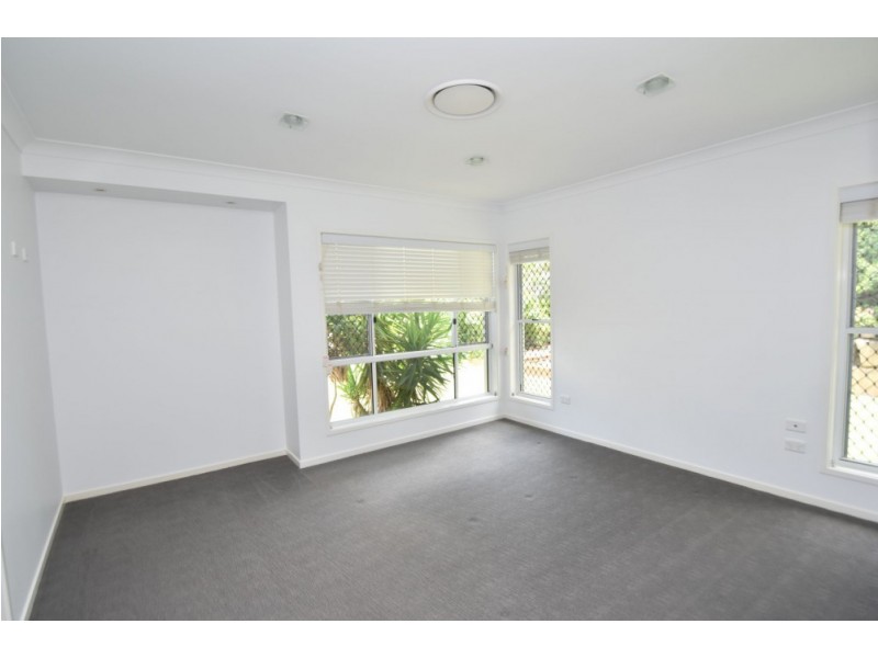 24 Piccadilly Court, Mount Lofty QLD 4350