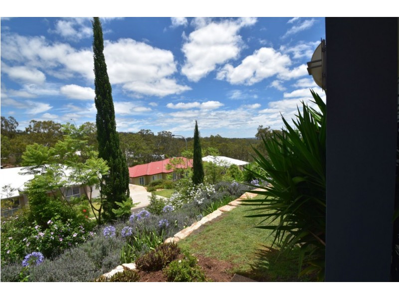 24 Piccadilly Court, Mount Lofty QLD 4350
