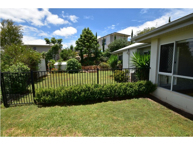 24 Piccadilly Court, Mount Lofty QLD 4350