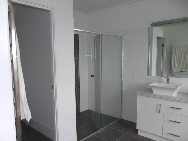 24 Piccadilly Court, Mount Lofty QLD 4350
