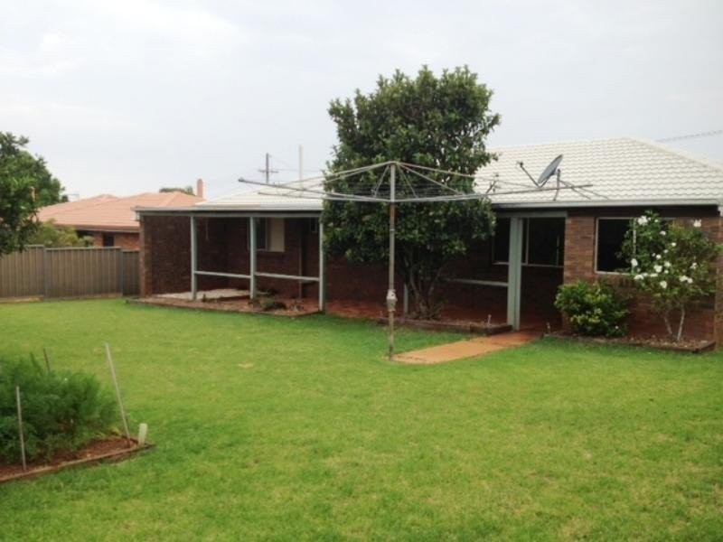 72 Jennifer Crescent, Darling Heights QLD 4350
