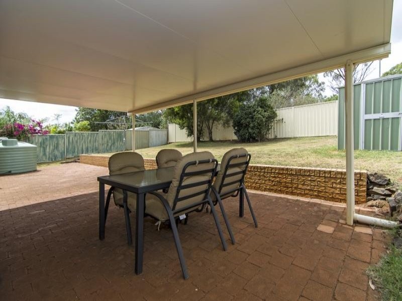 4 Champagne Crescent, Wilsonton QLD 4350