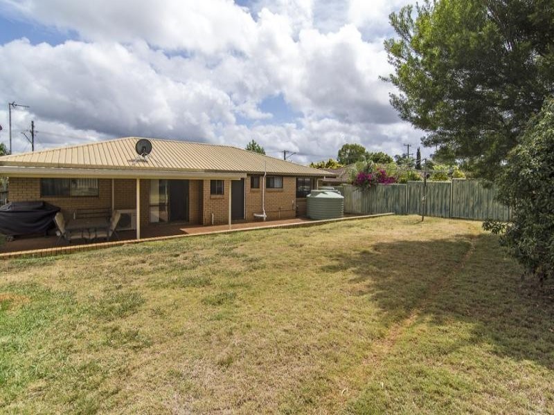 4 Champagne Crescent, Wilsonton QLD 4350