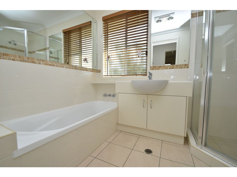 2A Agnes Street, Centenary Heights QLD 4350