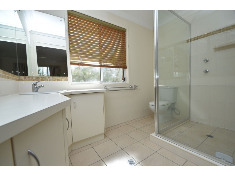 2A Agnes Street, Centenary Heights QLD 4350