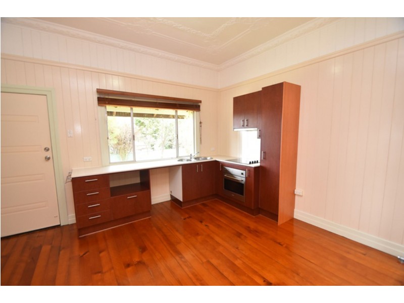 8 First Avenue, Harristown QLD 4350