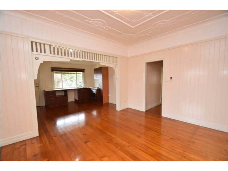 8 First Avenue, Harristown QLD 4350