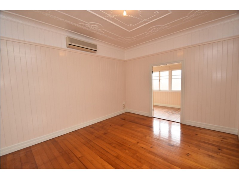 8 First Avenue, Harristown QLD 4350
