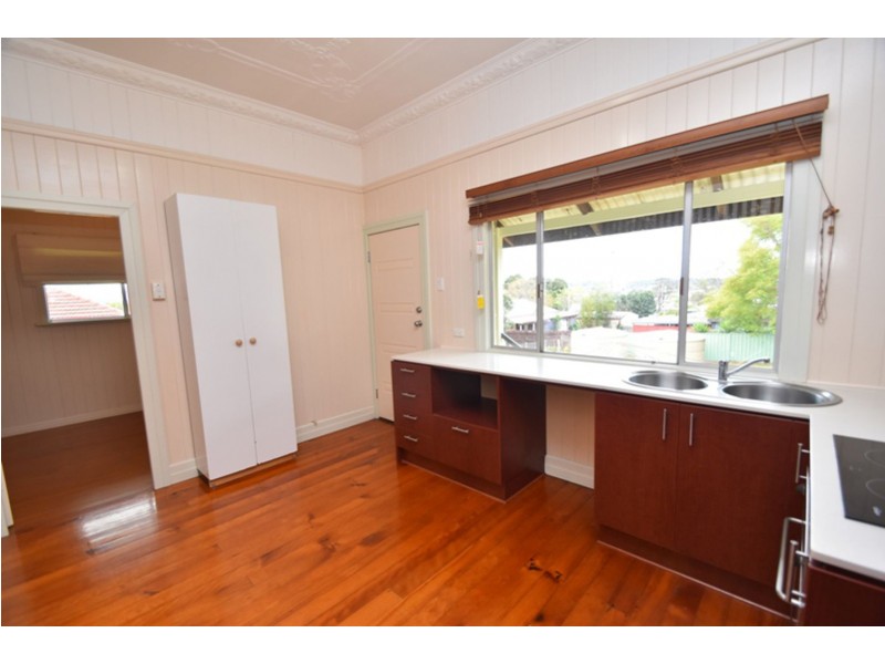 8 First Avenue, Harristown QLD 4350