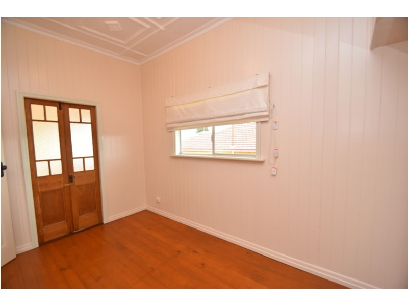 8 First Avenue, Harristown QLD 4350
