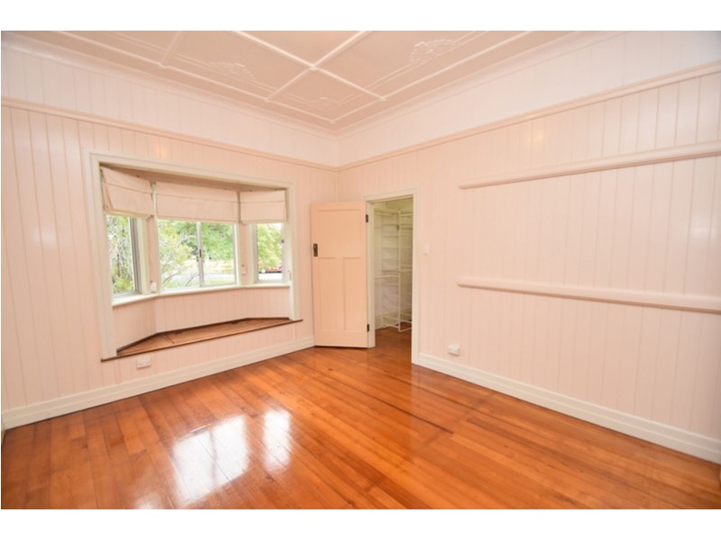 8 First Avenue, Harristown QLD 4350