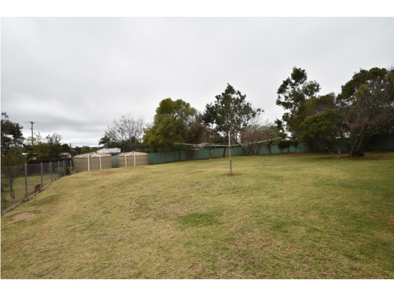 8 First Avenue, Harristown QLD 4350