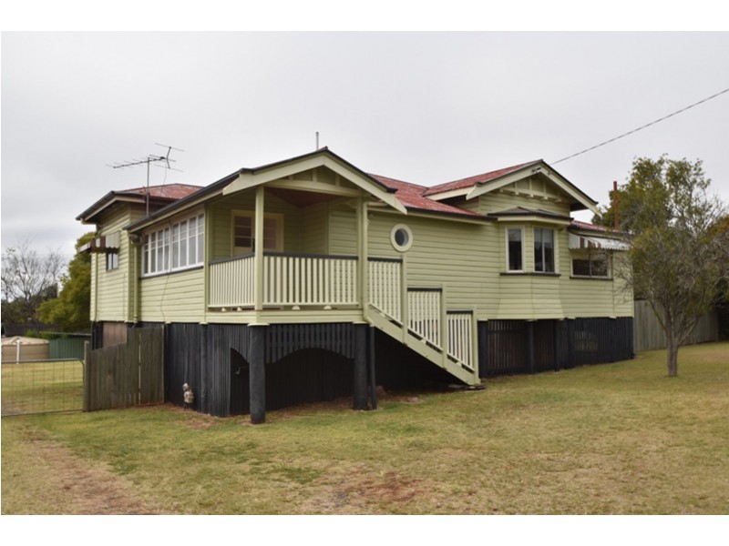 8 First Avenue, Harristown QLD 4350