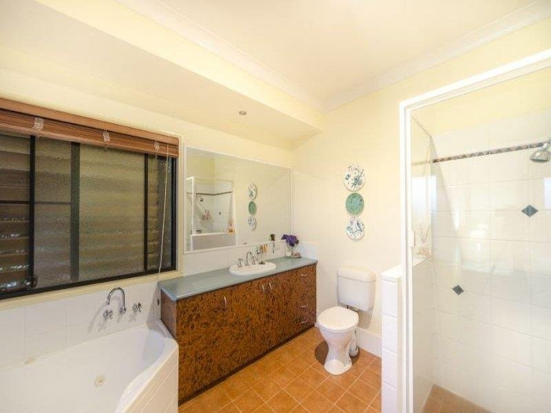 2 Huntingdale Court, Mount Lofty QLD 4350