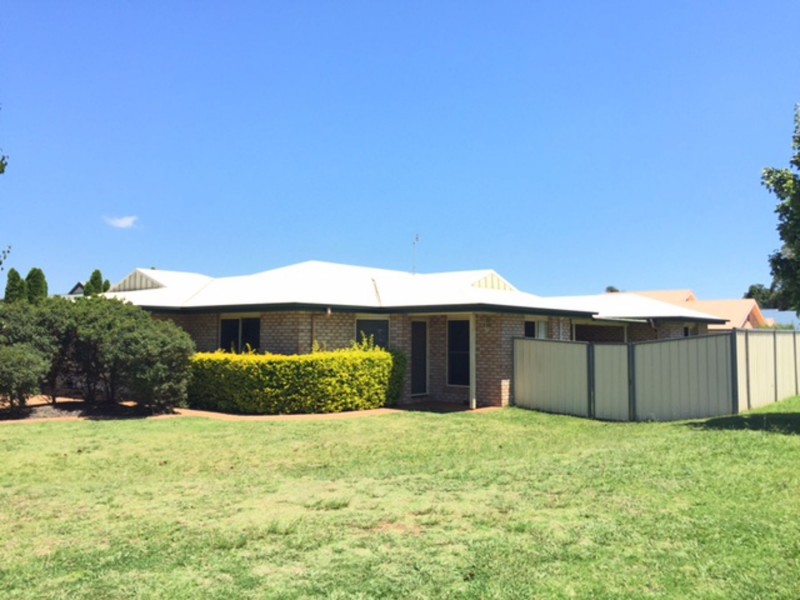 28 Wood Drive, Middle Ridge QLD 4350