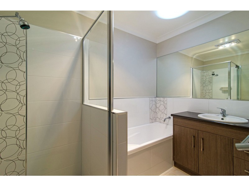 1/3 Whitley Court, Glenvale QLD 4350