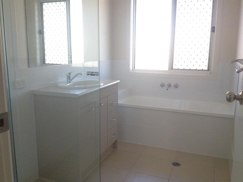 10 Wandoo Crescent, Westbrook QLD 4350