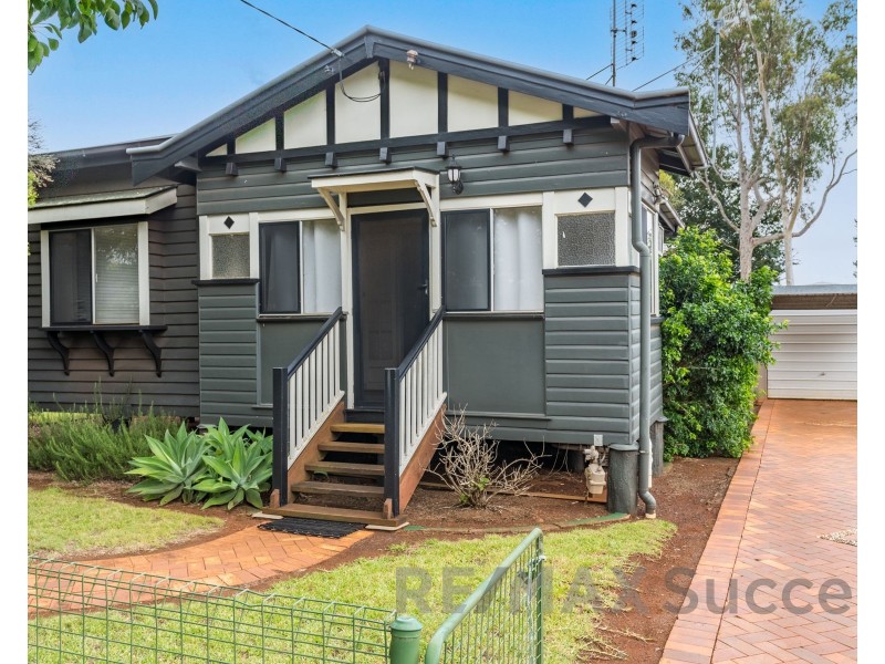 25 Henderson Street, Newtown QLD 4350
