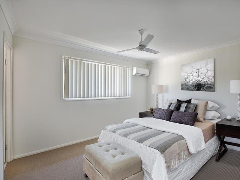 303-305 Bridge St, Newtown QLD 4350