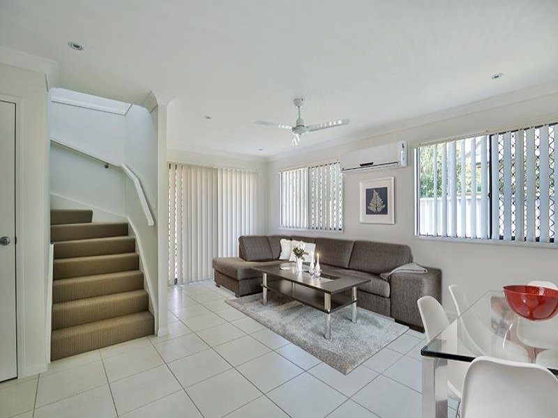 303-305 Bridge St, Newtown QLD 4350