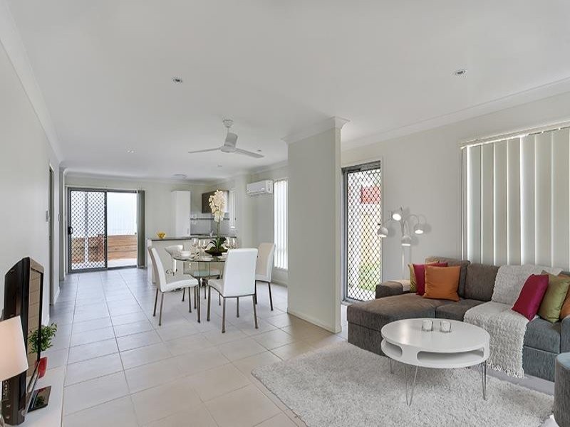 303-305 Bridge St, Newtown QLD 4350