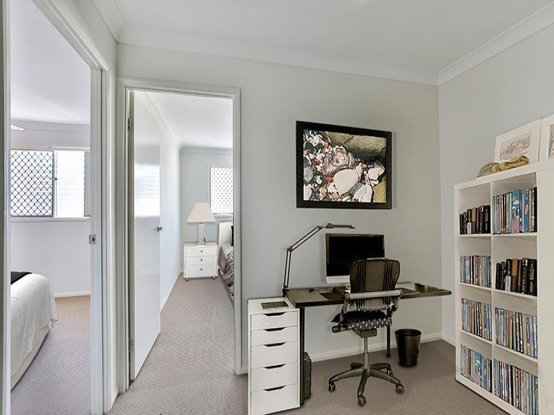 303-305 Bridge St, Newtown QLD 4350