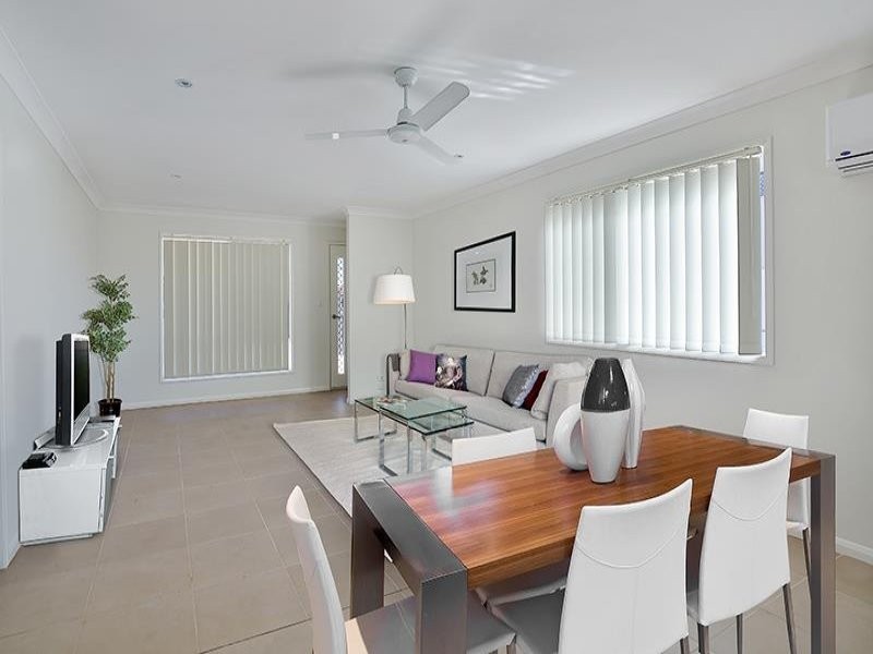 303-305 Bridge St, Newtown QLD 4350