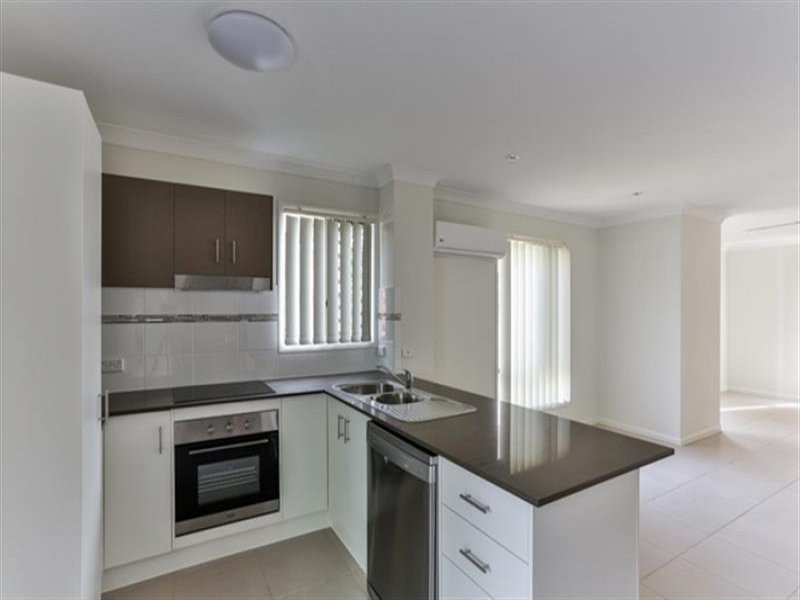 303-305 Bridge St, Newtown QLD 4350