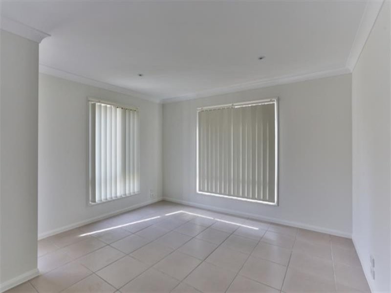 303-305 Bridge St, Newtown QLD 4350