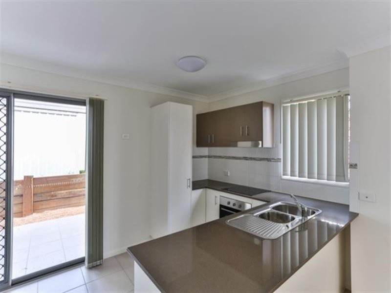 303-305 Bridge St, Newtown QLD 4350