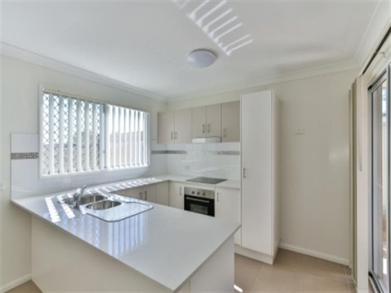 303-305 Bridge St, Newtown QLD 4350