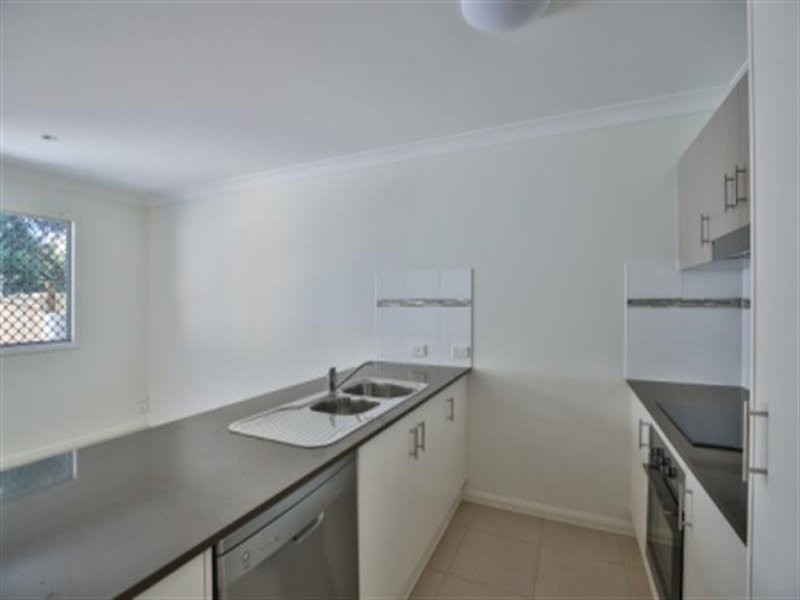 303-305 Bridge St, Newtown QLD 4350